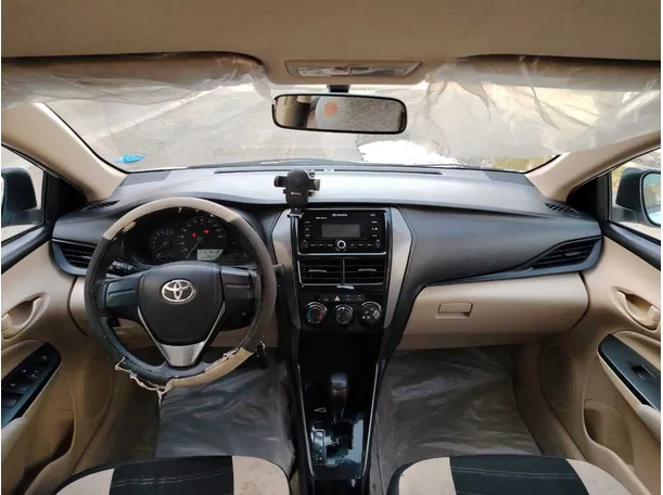 Car image 16