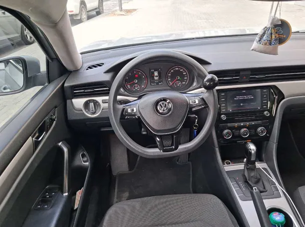 Car image 18