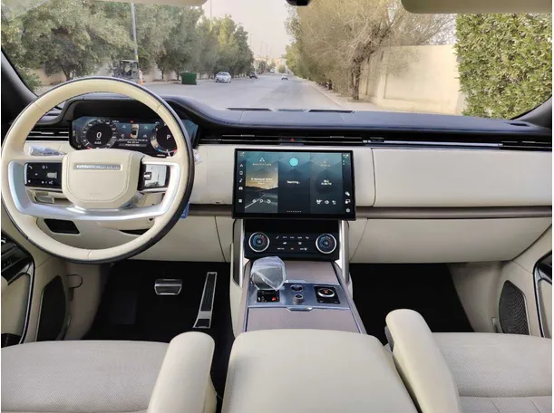Car image 12