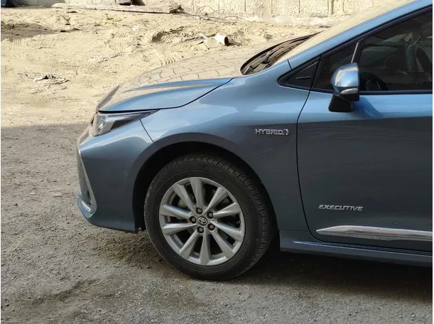 Car image 9
