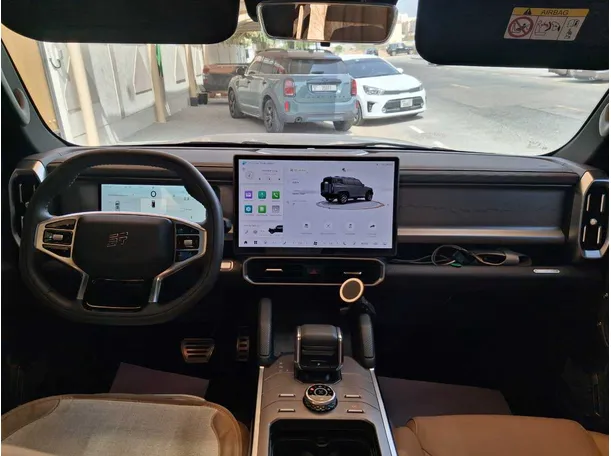 Car image 14