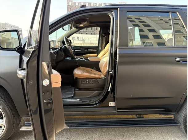 Car image 11