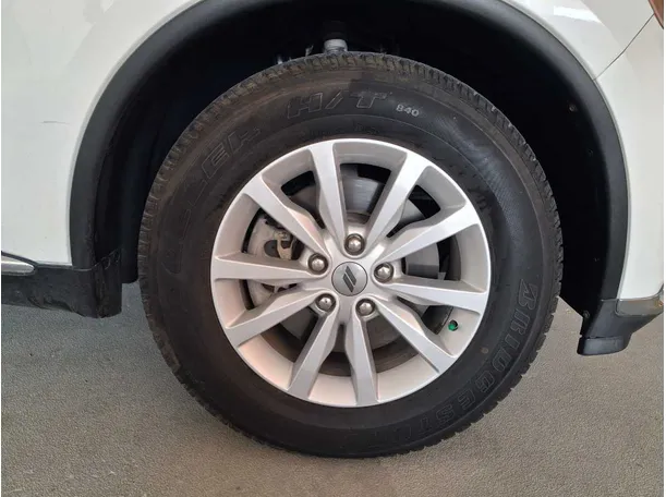 Car image 10