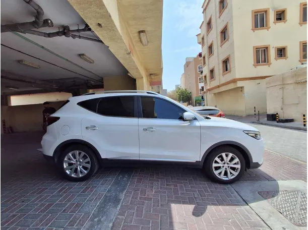 Car image 8