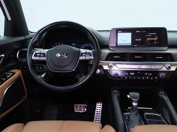 Car image 15