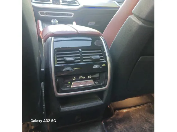 Car image 29