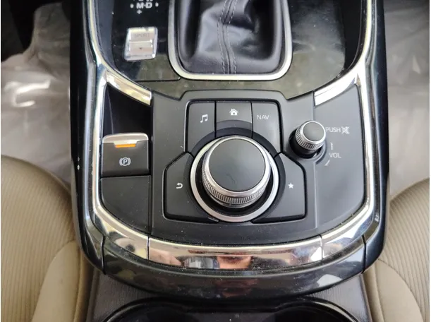 Car image 18