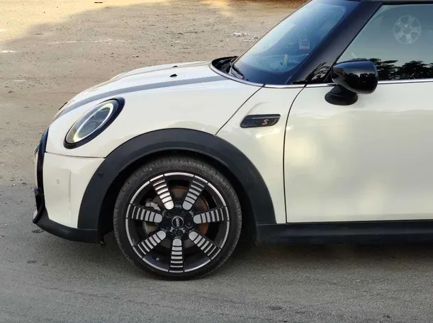 Car image 9