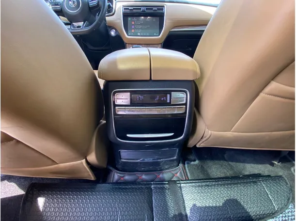 Car image 28