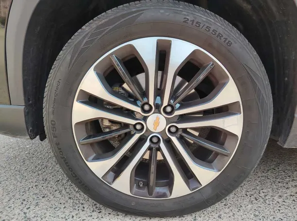 Car image 10