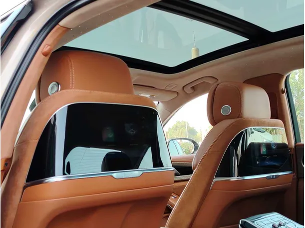 Car image 17