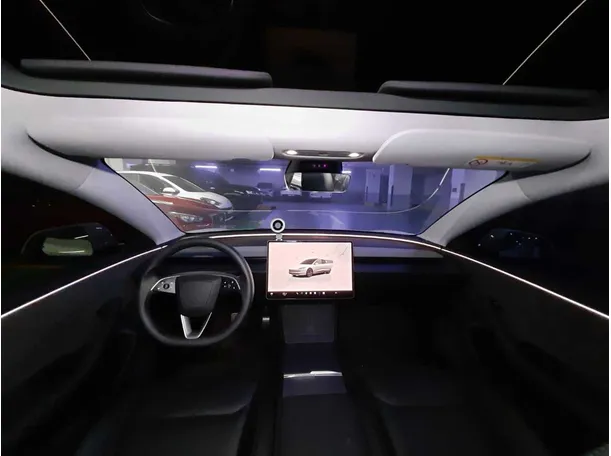 Car image 14