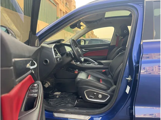 Car image 11