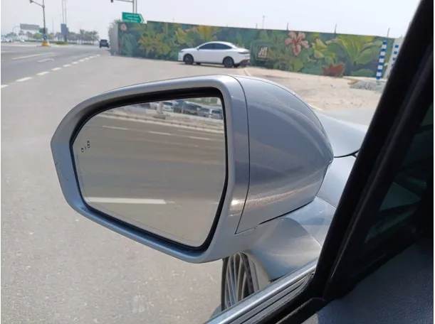 Car image 22