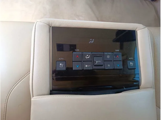 Car image 34