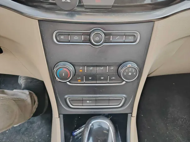 Car image 24
