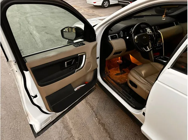 Car image 11