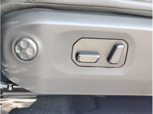 Car image 29
