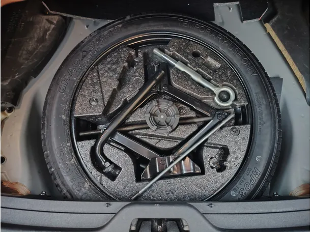 Car image 38