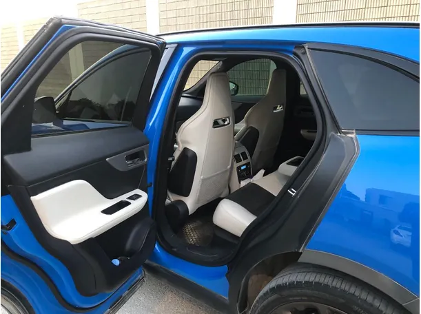 Car image 13