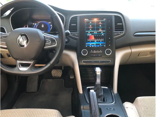Car image 14
