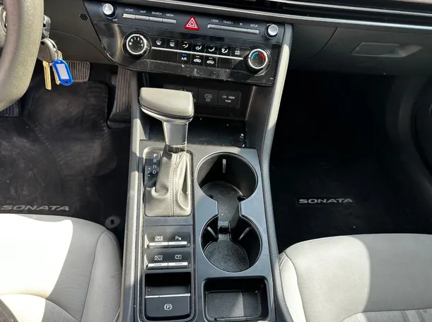 Car image 17