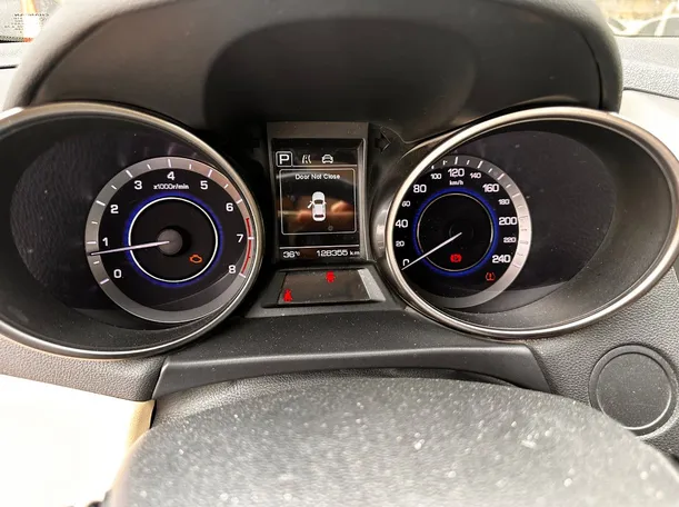 Car image 19