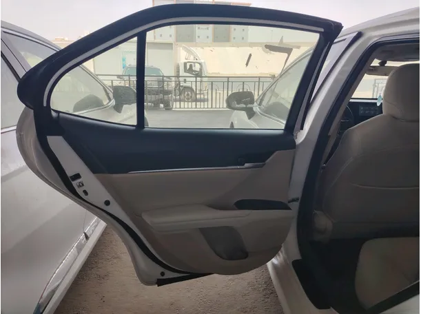 Car image 15