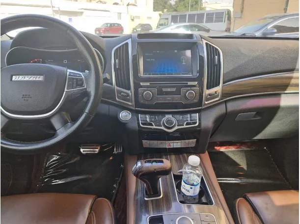 Car image 18