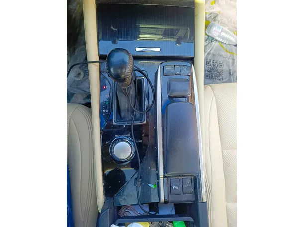 Car image 24