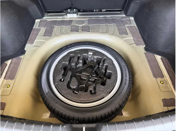 Car image 18