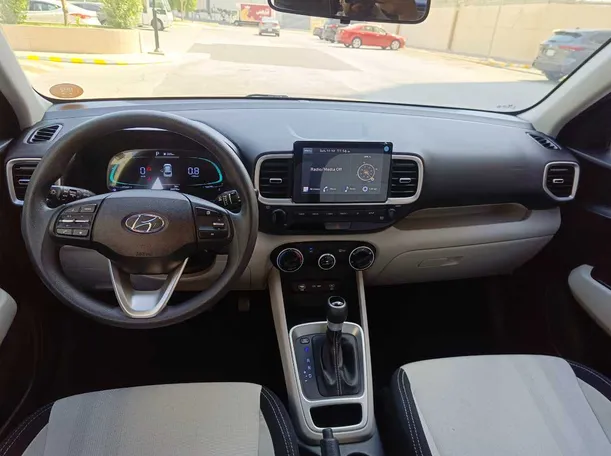 Car image 18