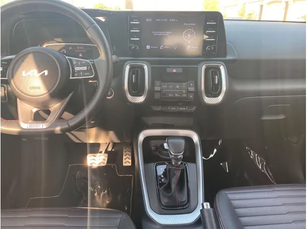 Car image 15