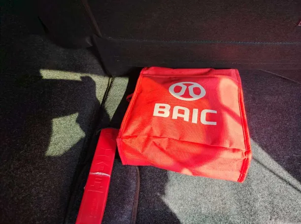 Car image 30