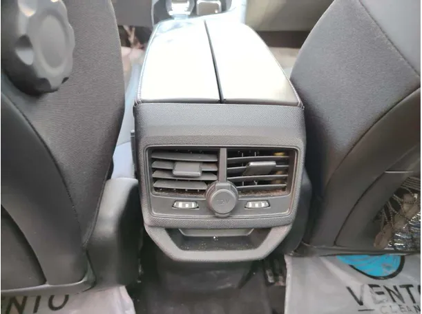 Car image 32