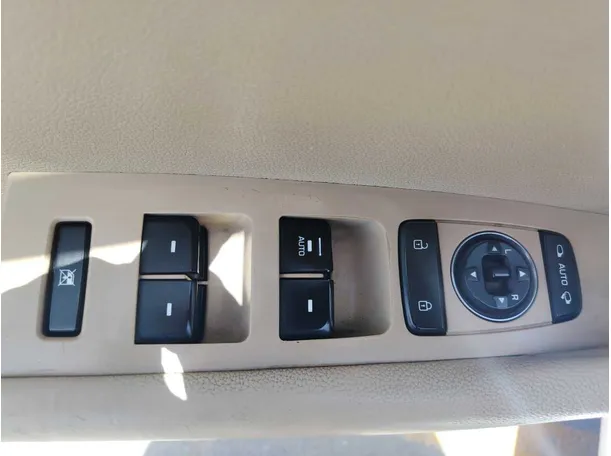 Car image 29
