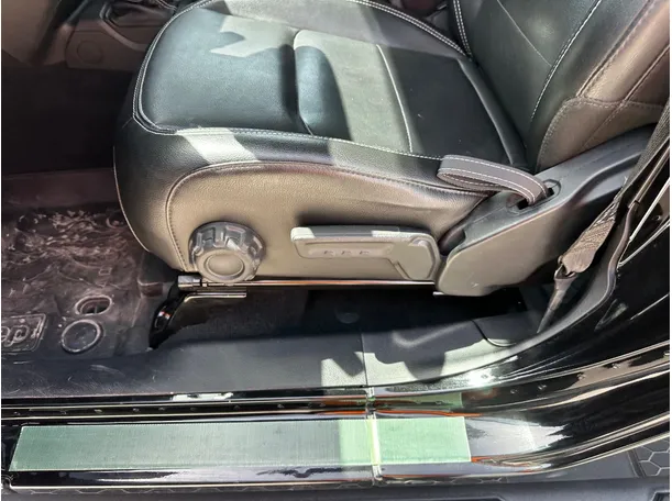 Car image 28