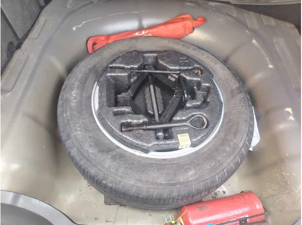 Car image 30