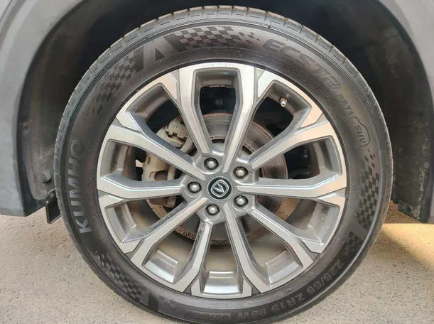 Car image 10