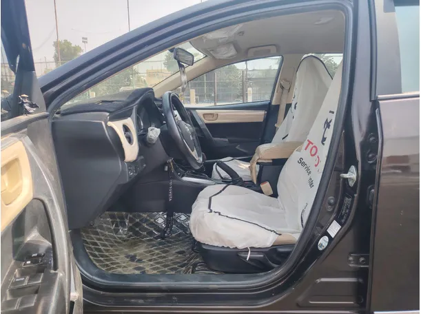 Car image 12