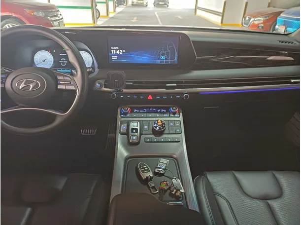 Car image 17