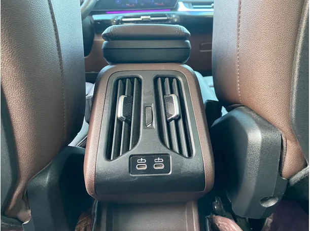 Car image 32