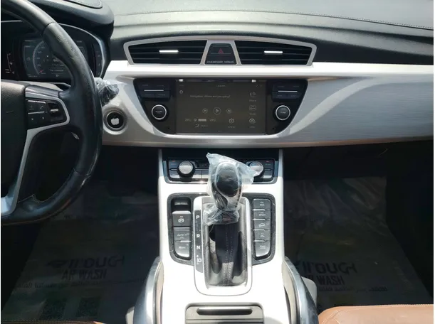 Car image 18
