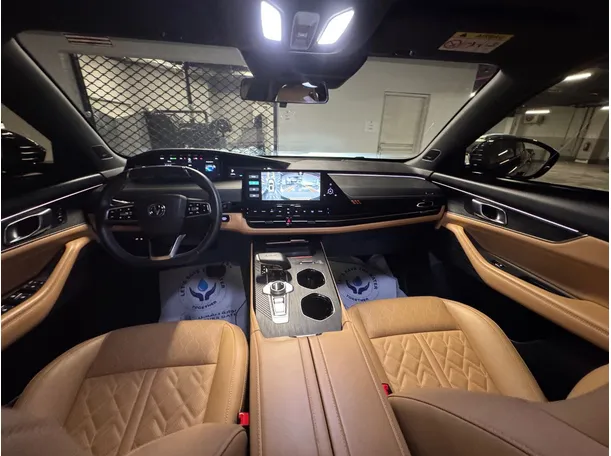 Car image 14