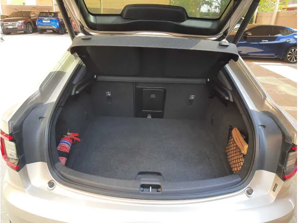 Car image 19