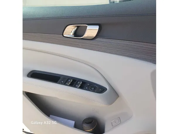 Car image 27