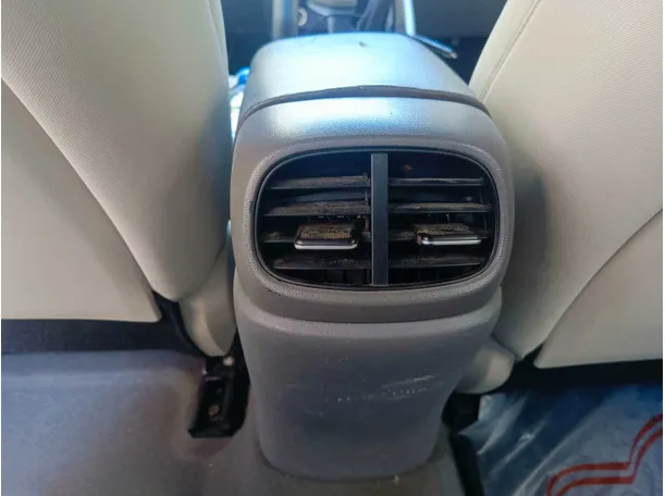 Car image 30