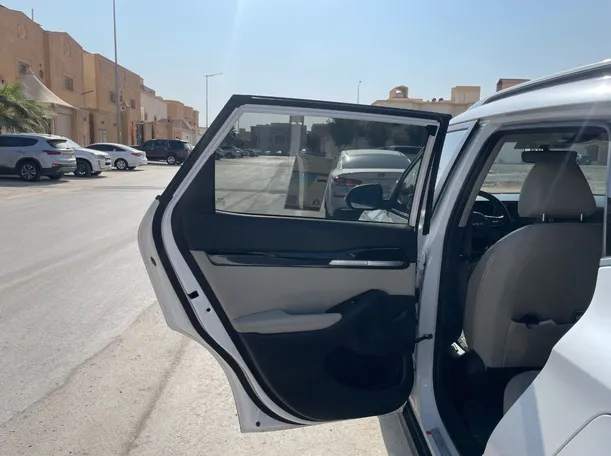 Car image 14