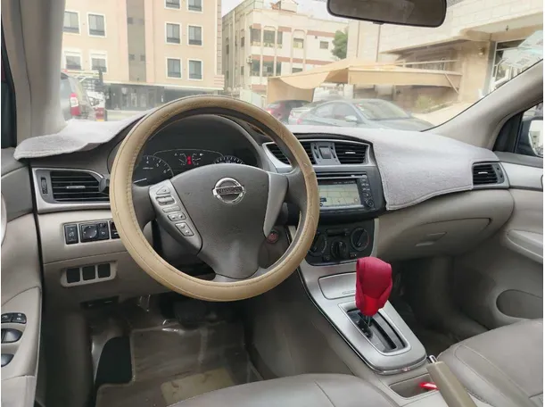 Car image 25