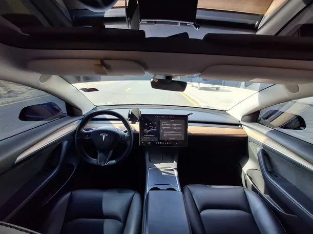 Car image 14